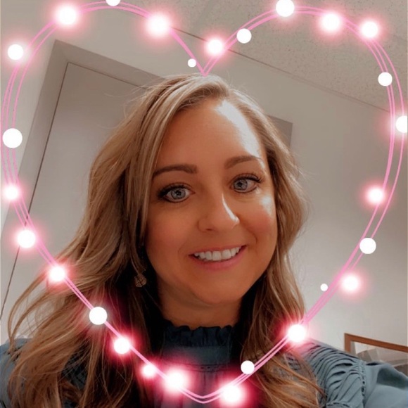 Meet your Poshmark Ambassador, Mallory - Picture 2 of 4